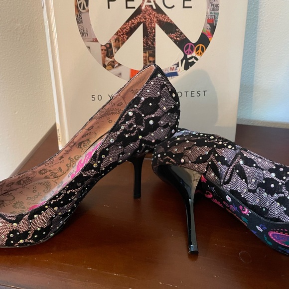 BETSYVILLE PUMPS in black lace and rhinestones size 8 - Picture 4 of 10
